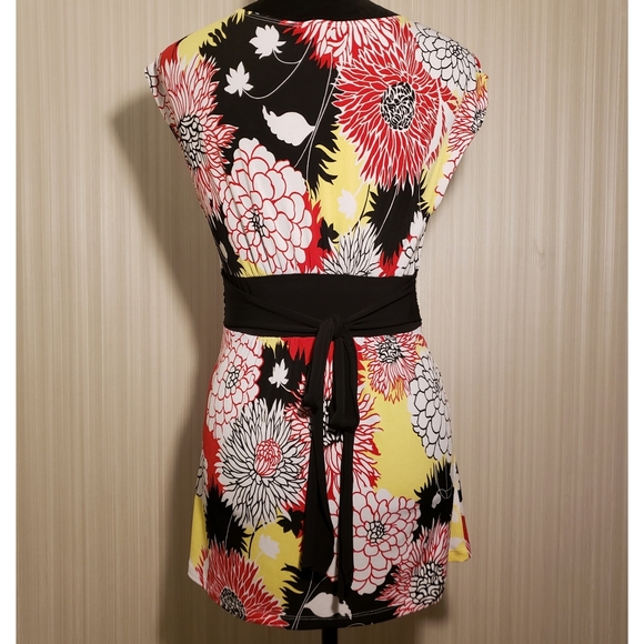 Vibrant Floral Print Sleeveless - Picture 2 of 4
